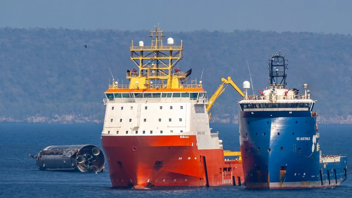 Starship Ship 40 and recovery vessels off Christmas Island on August 18, 2026