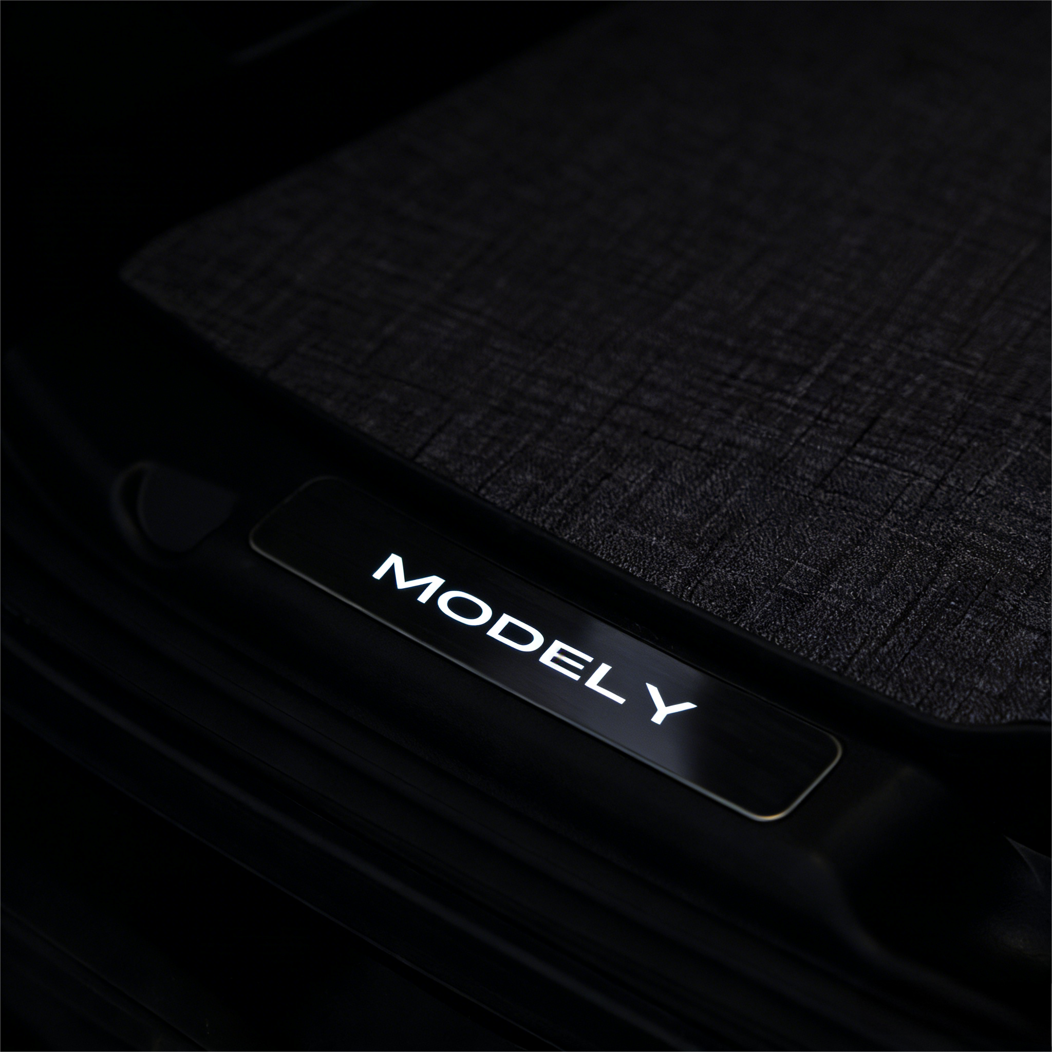 Model Y Juniper Trunk Illuminated Sill Plate