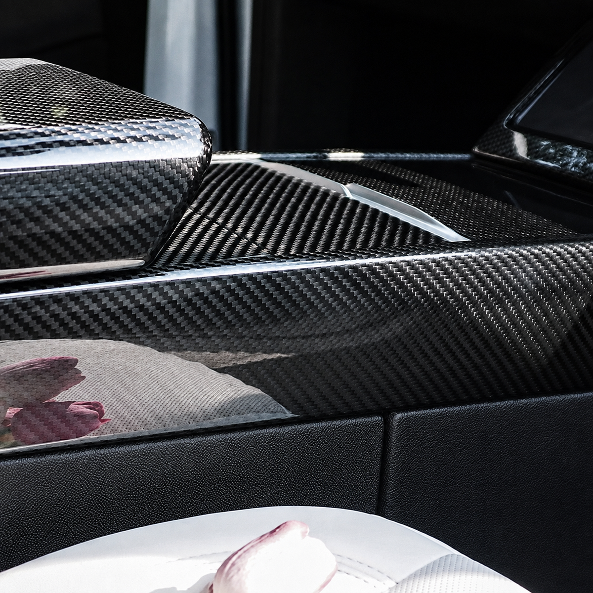 Carbon Fiber Center Console One-Piece Trim Frame for Tesla Model 3 Highland / Model Y Juniper / Model Y L