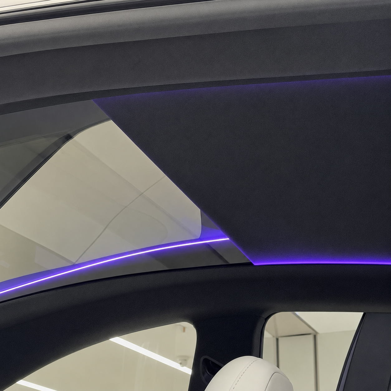 Electric Voice-Controlled Sunshade For Tesla Model S (2021-2026) - Tesstudio