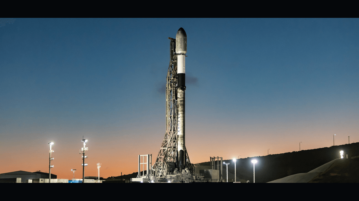 SpaceX Falcon 9 Starlink mission image for the Starlink 15-22 launch brief