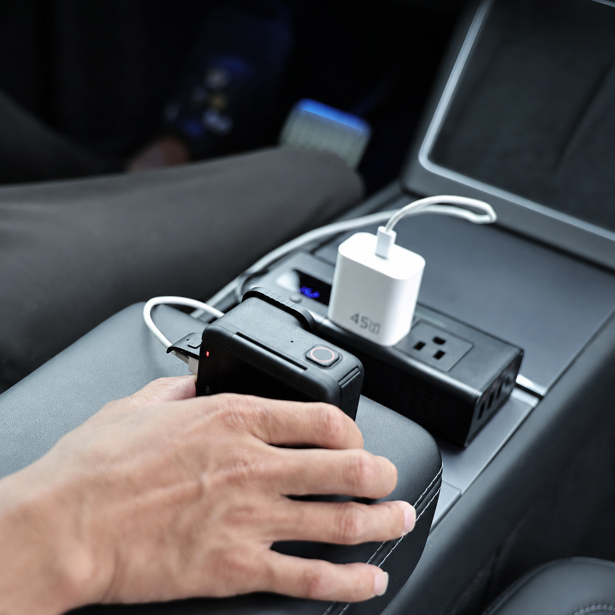 200W Car Power Inverter for Tesla, 12V DC to 110V AC Converter with PD 3.0 Fast Charging
