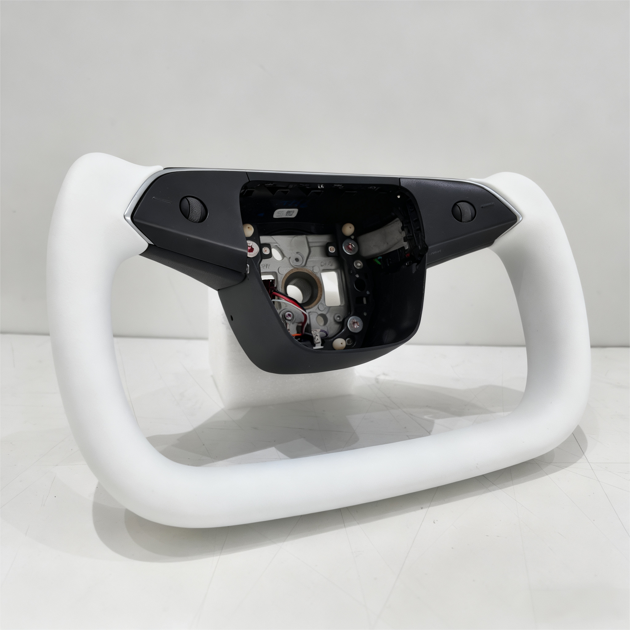 2025 2026 Tesstudio Model 3 Highland / Y juniper Premium Nappa Leather Yoke Steering Wheel V2