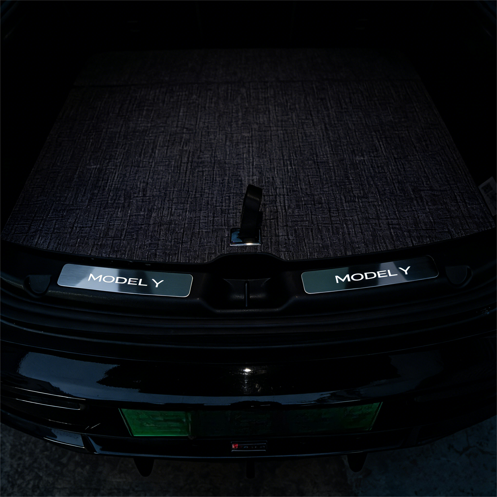 Model Y Juniper Trunk Illuminated Sill Plate