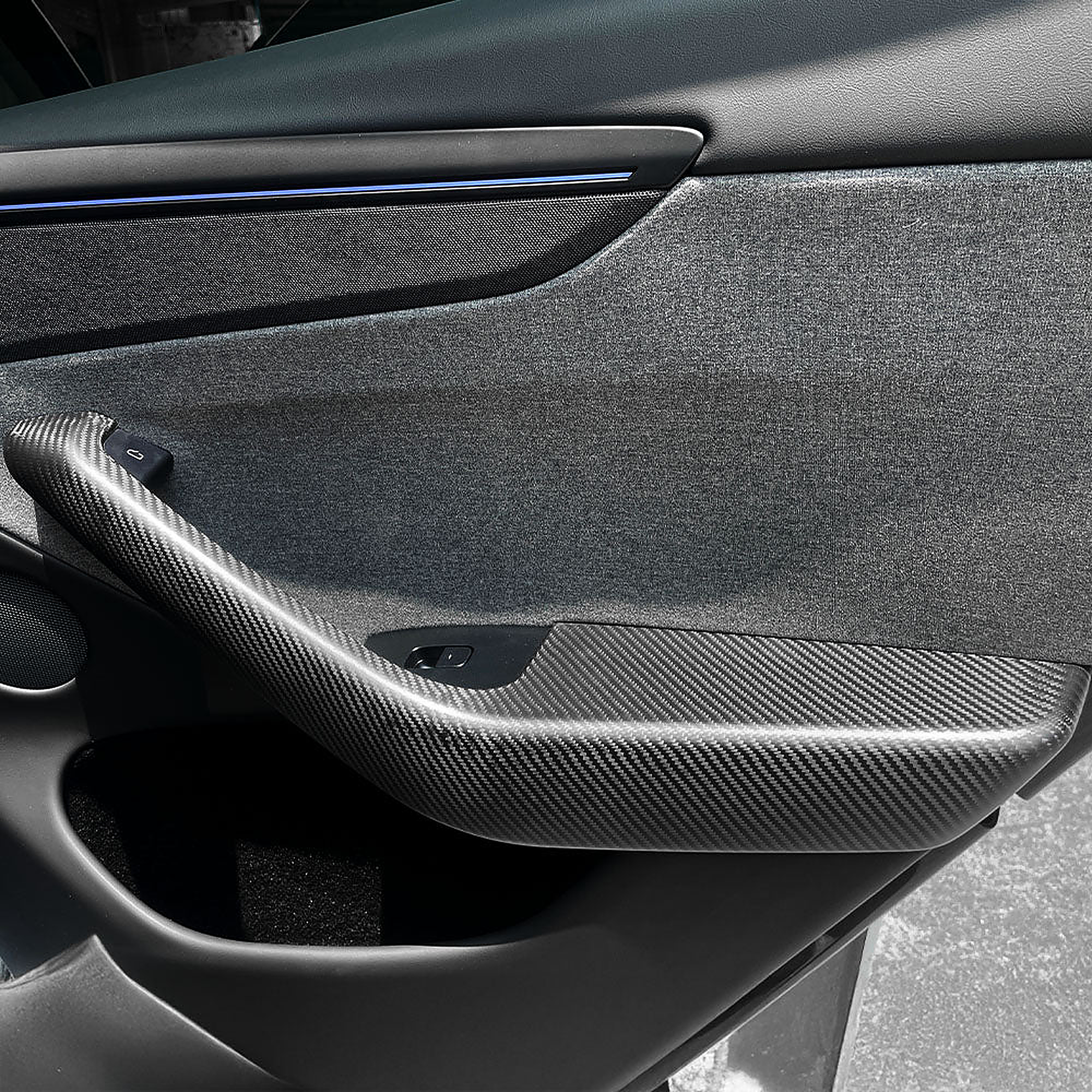 4-Piece Carbon Fiber Door Armrest Cover Set for Tesla Model Y Juniper / Model Y L