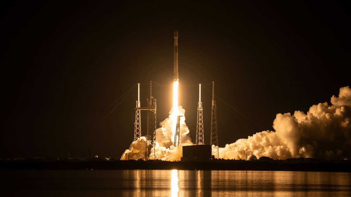 Falcon 9 booster B1067 during the Starlink 10-49 mission on August 25, 2026